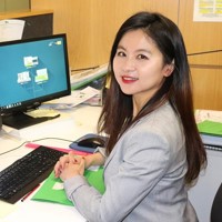 AMEP student working on the computer